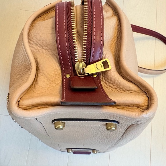 Retail Coach 1941 Rogue 30 Beechwood with leather appliqué rhinestone. - Picture 6 of 16